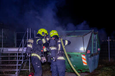 Containerbrand rasch von Feuerwehr gelöscht BRANDSTAETTER-20221214-38.jpg