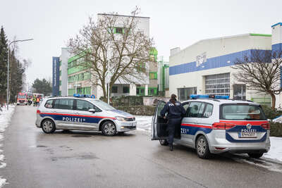 Kohlenmonoxidaustritt - Firmengebäude mit rund 50 Personen evakuiert BAYER-AB1-9007.jpg