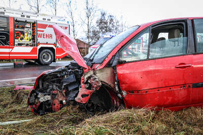 Verkehrsunfall auf der B129 in Alkoven fordert zwei Verletzte BAYER-AB2-0060.jpg