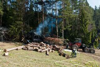 Explosionsartigen Brandausbreitung bei Holzarbeiten brand-forwader_13.jpg