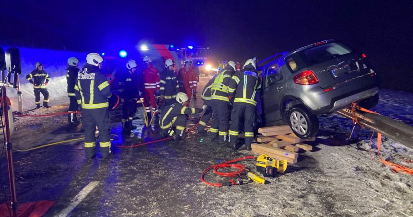 Schwerer Verkehrsunfall auf der B126 im Bereich Bad Leonfelden