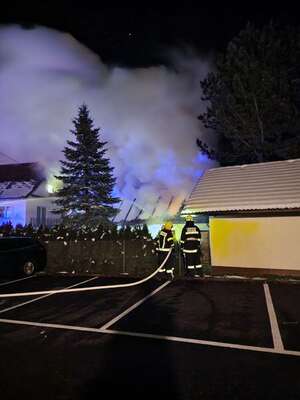 Brand eines Nebengebäudes in Grünburg E5EDBB86-B9C4-4288-89F2-0BAA7933A606.jpg