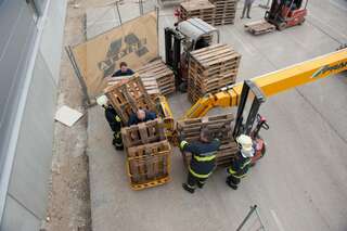 Sturmschaden auf Hallendach: Feuerwehr verhindert Millionenschaden sturmschaden-asten_13.jpg
