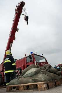 Sturmschaden auf Hallendach: Feuerwehr verhindert Millionenschaden sturmschaden-asten_14.jpg