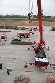 Sturmschaden auf Hallendach: Feuerwehr verhindert Millionenschaden sturmschaden-asten_15.jpg