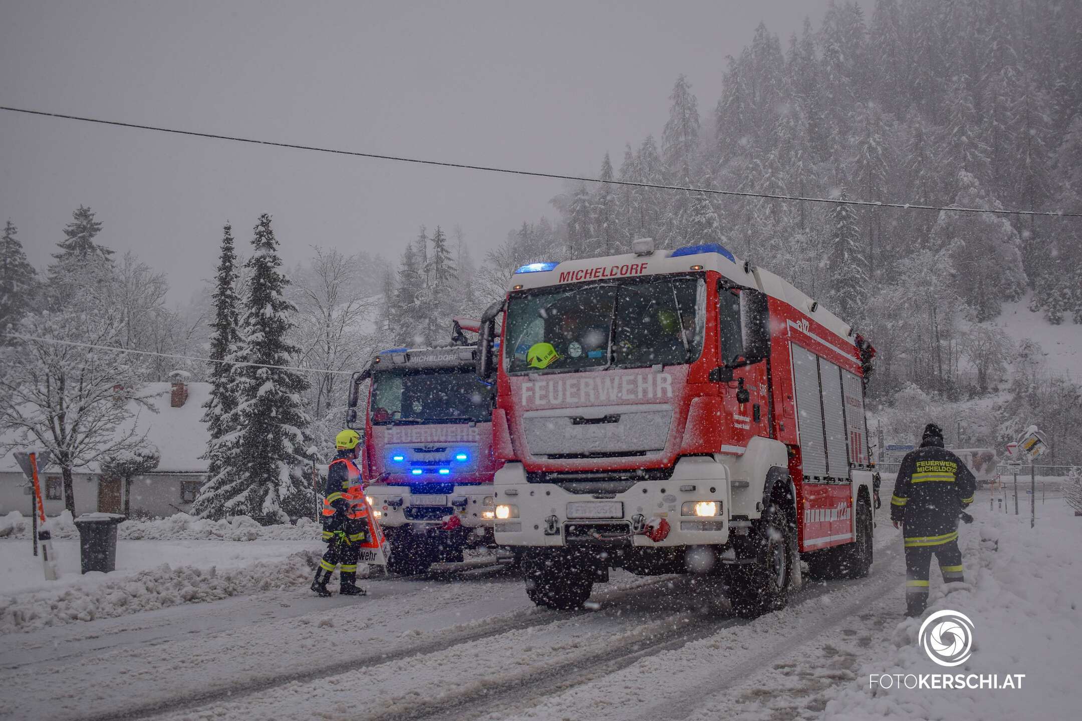 Feuerwehr Micheldorf bei LKW-Bergung im Einsatz