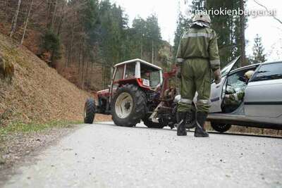 Totalschaden nach Abflug in Wald auto-im-graben_15.jpg