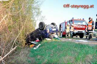 Frau bei Verkehrsunfall in Steyregg schwer verletzt vu-steyregg_04.jpg