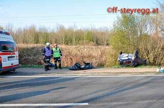 Frau bei Verkehrsunfall in Steyregg schwer verletzt vu-steyregg_06.jpg