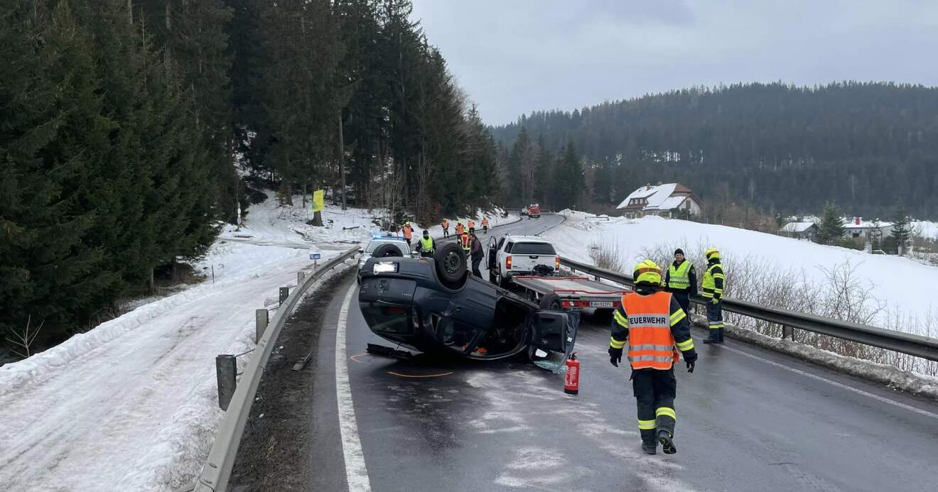 Verkehrsunfall auf der B126 im Bereich  Sonnberg i. M.