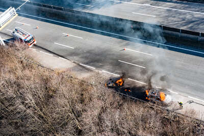 Auto auf der Autobahn ausgebrannt DJI-0680.jpg