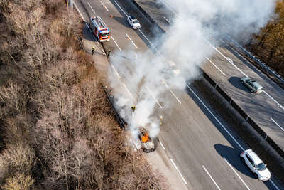 Auto auf der Autobahn ausgebrannt DJI-0684.jpg