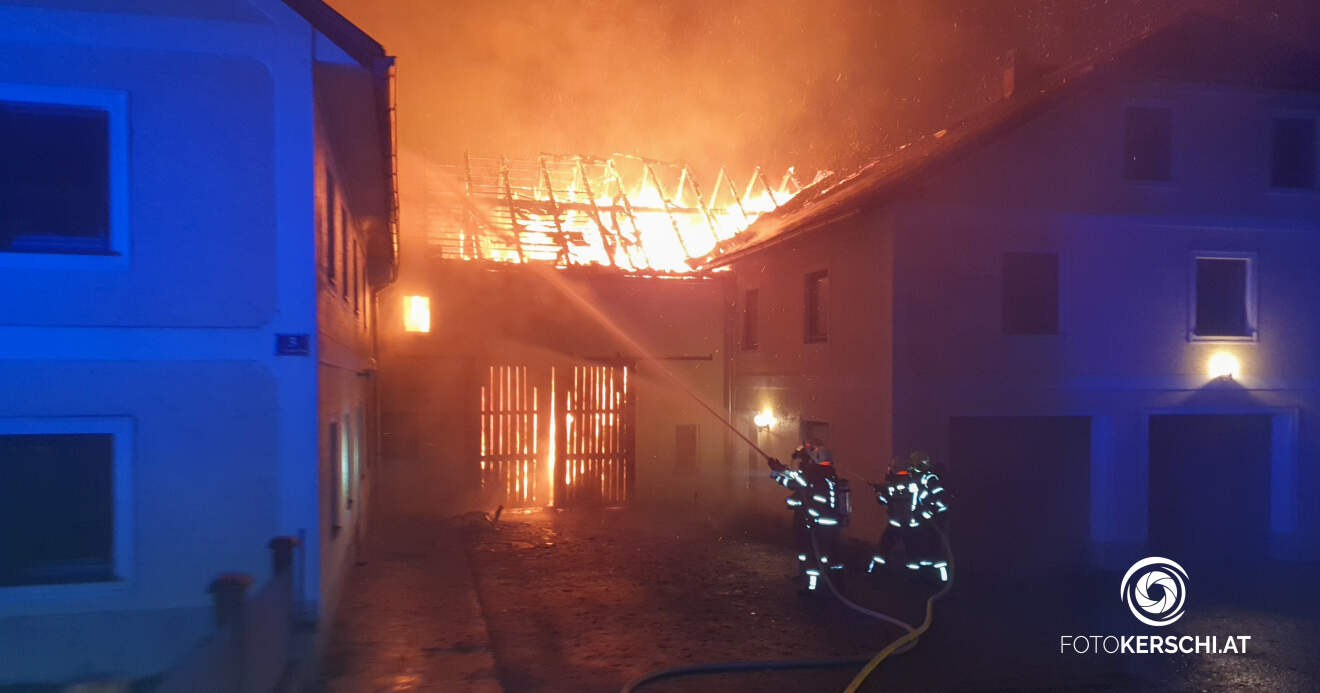 Zehn Feuerwehren bei Bauernhofbrand in Hirschbach i. M. im Einsatz