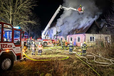 Großeinsatz in Haag: Mehrere Feuerwehren bekämpfen Wohnhausbrand FOKE-2023030300427382-004.jpg