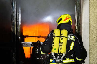 Großeinsatz in Haag: Mehrere Feuerwehren bekämpfen Wohnhausbrand FOKE-2023030300587414-036.jpg