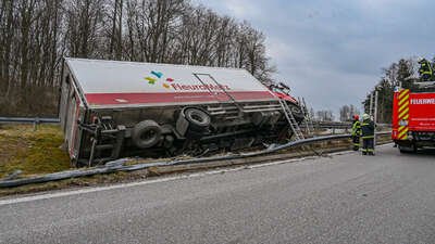 A9 Phyrn Autobahn: LKW-Unfall führt zu Sperrung bei Auffahrt Ried im Traunkreis DSC-2453.jpg