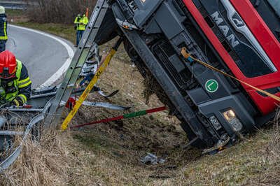 A9 Phyrn Autobahn: LKW-Unfall führt zu Sperrung bei Auffahrt Ried im Traunkreis DSC-2476.jpg