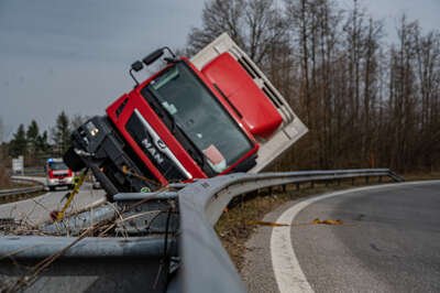 A9 Phyrn Autobahn: LKW-Unfall führt zu Sperrung bei Auffahrt Ried im Traunkreis DSC-2555.jpg