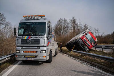 A9 Phyrn Autobahn: LKW-Unfall führt zu Sperrung bei Auffahrt Ried im Traunkreis DSC-2574.jpg