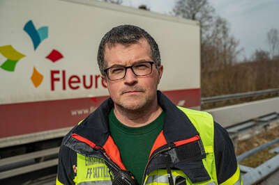 A9 Phyrn Autobahn: LKW-Unfall führt zu Sperrung bei Auffahrt Ried im Traunkreis Einsatzleiter Feuerwehr Sattledt ABI Lindinger Gerald