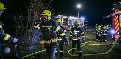 Feuerwehr im Einsatz: Dachstuhlbrand am Bauernhof in Sankt Florian FOKE-2023030700377734-216.jpg