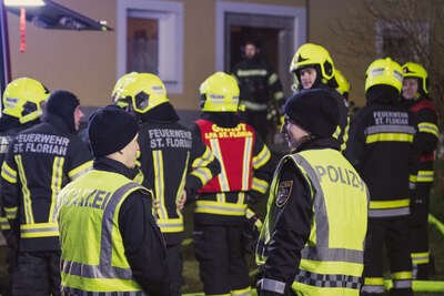 Feuerwehr im Einsatz: Dachstuhlbrand am Bauernhof in Sankt Florian FOKE-2023030701187789-271.jpg