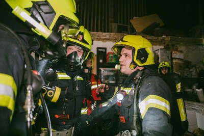 Feuerwehr im Einsatz: Dachstuhlbrand am Bauernhof in Sankt Florian FOKE-2023030700387739-221.jpg