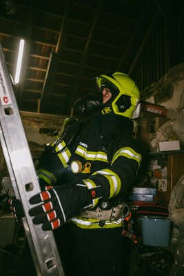 Feuerwehr im Einsatz: Dachstuhlbrand am Bauernhof in Sankt Florian FOKE-2023030700407748-230.jpg