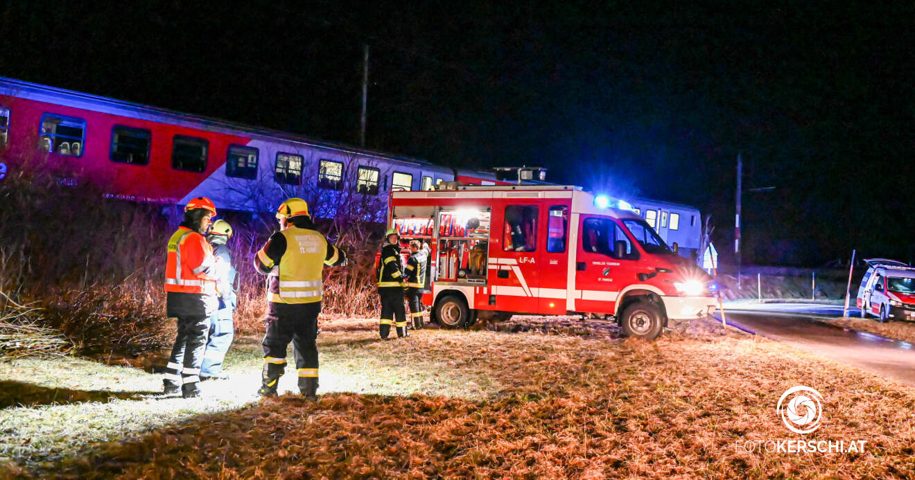 Feuerwehr evakuiert Passagiere nach Zugpanne nahe Bahnhof Hinterstoder