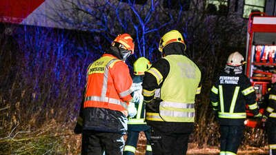 Feuerwehr evakuiert Passagiere nach Zugpanne nahe Bahnhof Hinterstoder DSC-4059.jpg