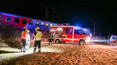 Feuerwehr evakuiert Passagiere nach Zugpanne nahe Bahnhof Hinterstoder DSC-4065.jpg
