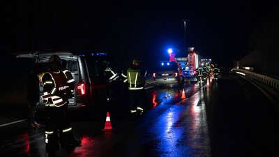 Verkehrsunfall auf der B310 bei Wullowitz: Feuerwehr im Einsatz 60690-eyJ0eXAiOiJKV1QiLCJhbGciOiJIUzUxMiJ9-eyJpc3MiOiJodHRwc.jpg
