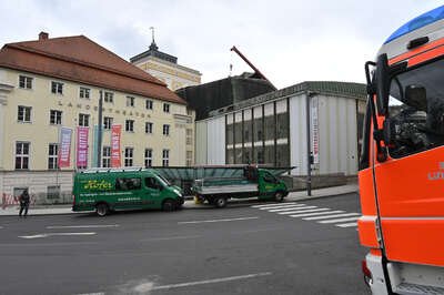 Sturm beschädigt Dach der Kammerspiele in Linz - Vorstellungen in Gefahr? HOFER-19700101020060709-010.jpg