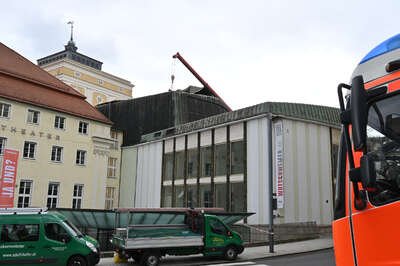 Sturm beschädigt Dach der Kammerspiele in Linz - Vorstellungen in Gefahr? HOFER-19700101020060708-009.jpg