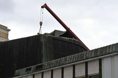 Sturm beschädigt Dach der Kammerspiele in Linz - Vorstellungen in Gefahr? HOFER-19700101020060707-008.jpg