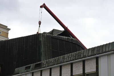 Sturm beschädigt Dach der Kammerspiele in Linz - Vorstellungen in Gefahr? HOFER-19700101020060706-007.jpg