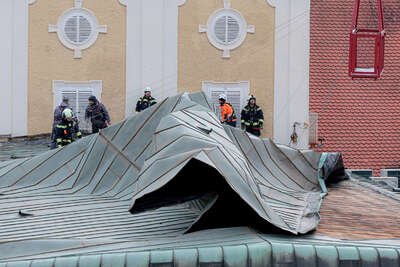 Sturm beschädigt Dach der Kammerspiele in Linz - Vorstellungen in Gefahr? HOFER-20230311010060742-005.jpg