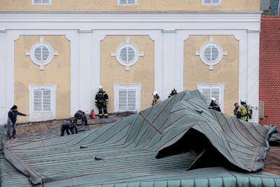 Sturm beschädigt Dach der Kammerspiele in Linz - Vorstellungen in Gefahr? HOFER-20230311010060740-003.jpg