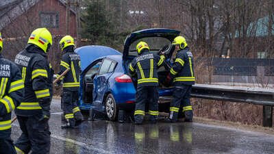 Schwerer Verkehrsunfall auf B138 bei Spital am Pyhrn: Auto und Reisebus kollidieren DSC-4433.jpg