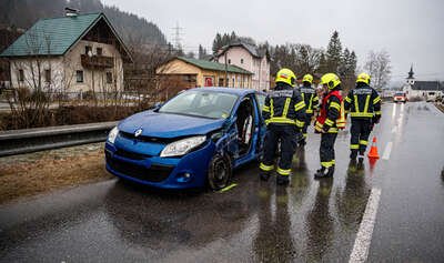 Schwerer Verkehrsunfall auf B138 bei Spital am Pyhrn: Auto und Reisebus kollidieren DSC-4446.jpg