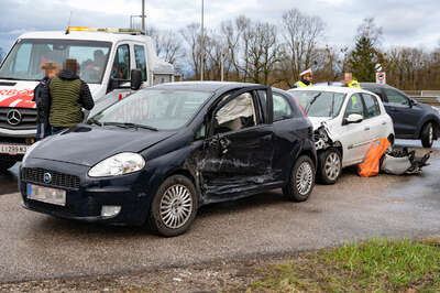 Unfall auf der B1 in Schwanenstadt ist glimpflich ausgegangen DSC-5594.jpg