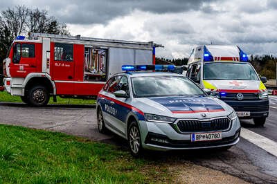 Schwere Kollision auf der B 124 im Bezirk Freistadt - Mehrere Verletzte BRANDSTAETTER-20230401-35.jpg