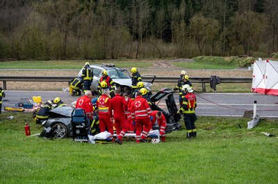 Schwere Kollision auf der B 124 im Bezirk Freistadt - Mehrere Verletzte BRANDSTAETTER-20230401-43.jpg
