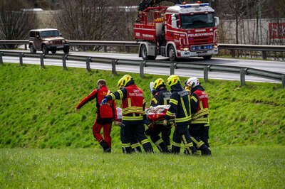 Schwere Kollision auf der B 124 im Bezirk Freistadt - Mehrere Verletzte BRANDSTAETTER-20230401-73.jpg