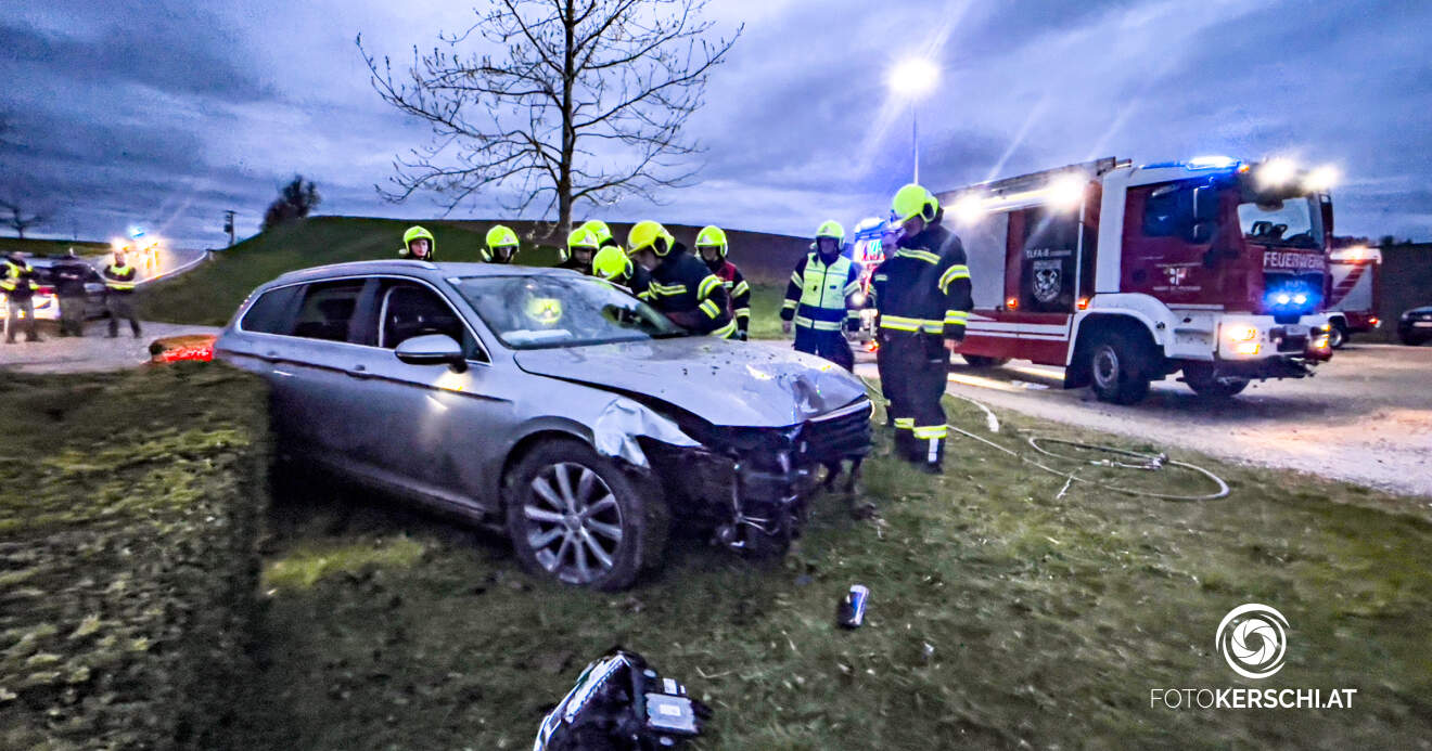 Unfall in Sankt Florian: Fahrer übersteht Sekundenschlaf unverletzt
