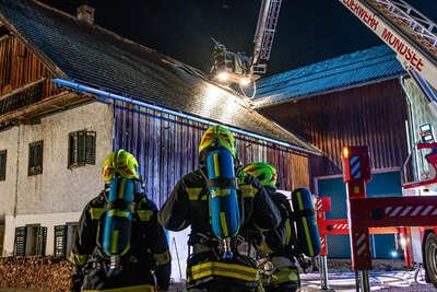 Brand an einem Landwirtschaftlichen Objekt-7 Feuerwehren im Löscheinsatz DSC-8233.jpg