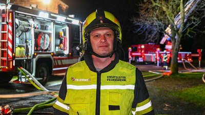 Brand an einem Landwirtschaftlichen Objekt-7 Feuerwehren im Löscheinsatz HBI Manfred Kerschbaumer