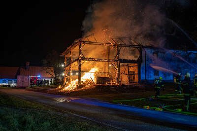 Feuerwehreinsatz im Bezirk Freistadt: Landwirtschaftliches Objekt in Vollbrand BRANDSTAETTER-20230408-59.jpg