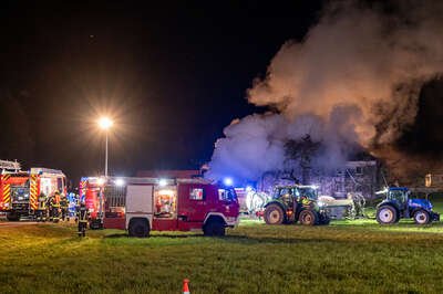 Feuerwehreinsatz im Bezirk Freistadt: Landwirtschaftliches Objekt in Vollbrand BRANDSTAETTER-20230408-114.jpg