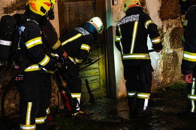 Feuerwehreinsatz im Bezirk Freistadt: Landwirtschaftliches Objekt in Vollbrand Schartner-1303.jpg